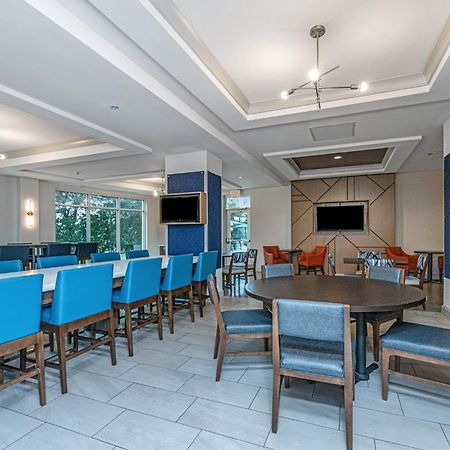 Holiday Inn Express & Suites Charleston Arpt-Conv Ctr Area By Ihg North Charleston Exterior photo