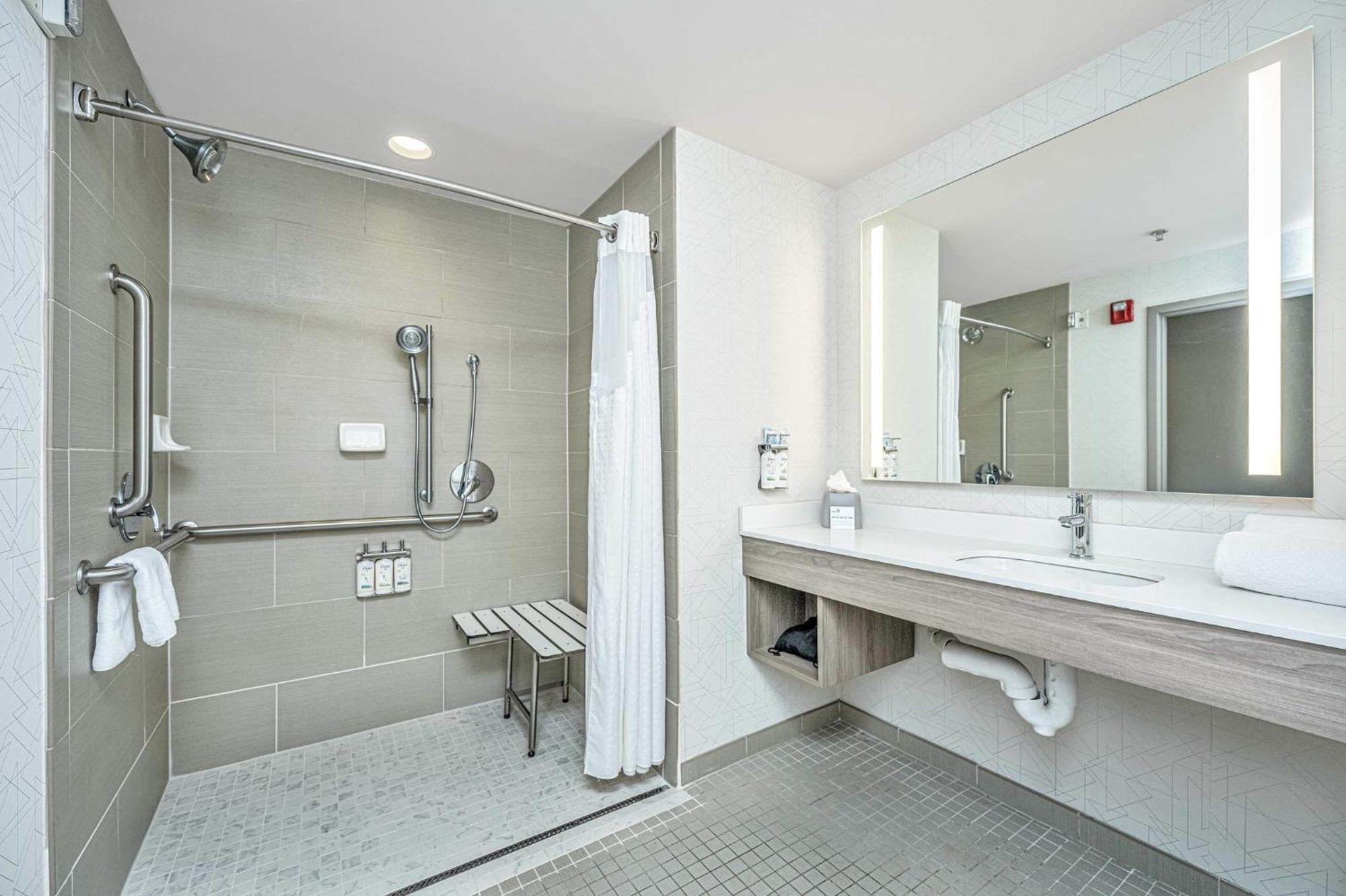 Holiday Inn Express & Suites Charleston Arpt-Conv Ctr Area By Ihg North Charleston Exterior photo