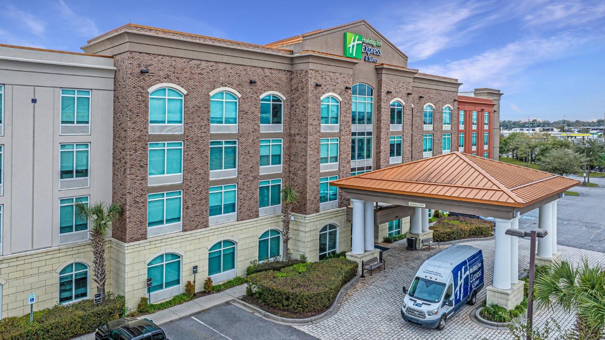 Holiday Inn Express & Suites Charleston Arpt-Conv Ctr Area By Ihg North Charleston Exterior photo