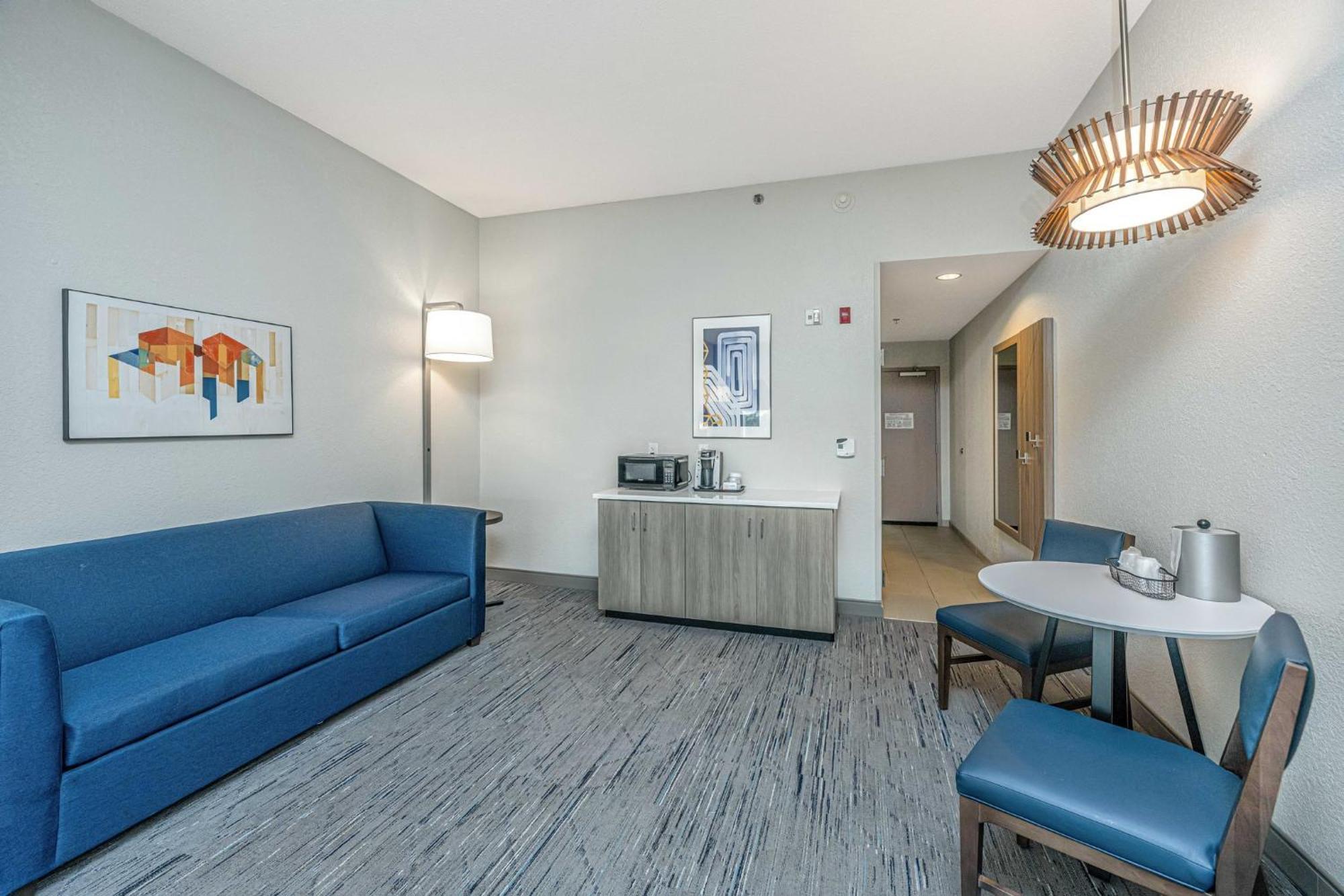 Holiday Inn Express & Suites Charleston Arpt-Conv Ctr Area By Ihg North Charleston Exterior photo