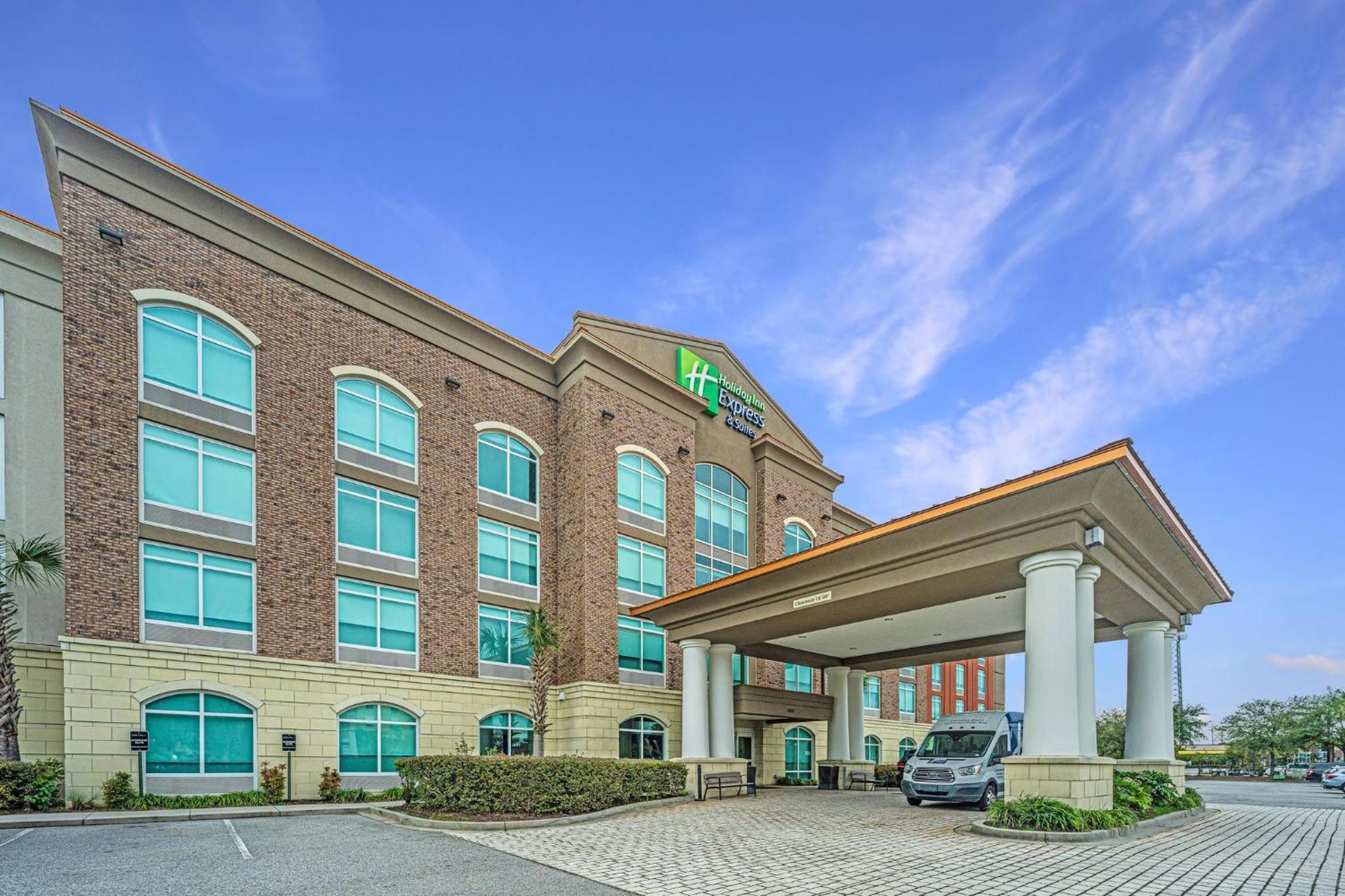 Holiday Inn Express & Suites Charleston Arpt-Conv Ctr Area By Ihg North Charleston Exterior photo
