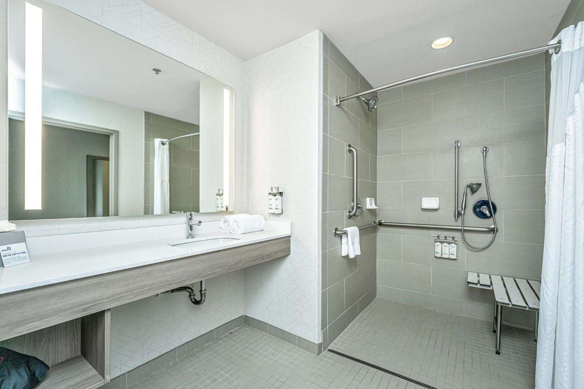 Holiday Inn Express & Suites Charleston Arpt-Conv Ctr Area By Ihg North Charleston Exterior photo