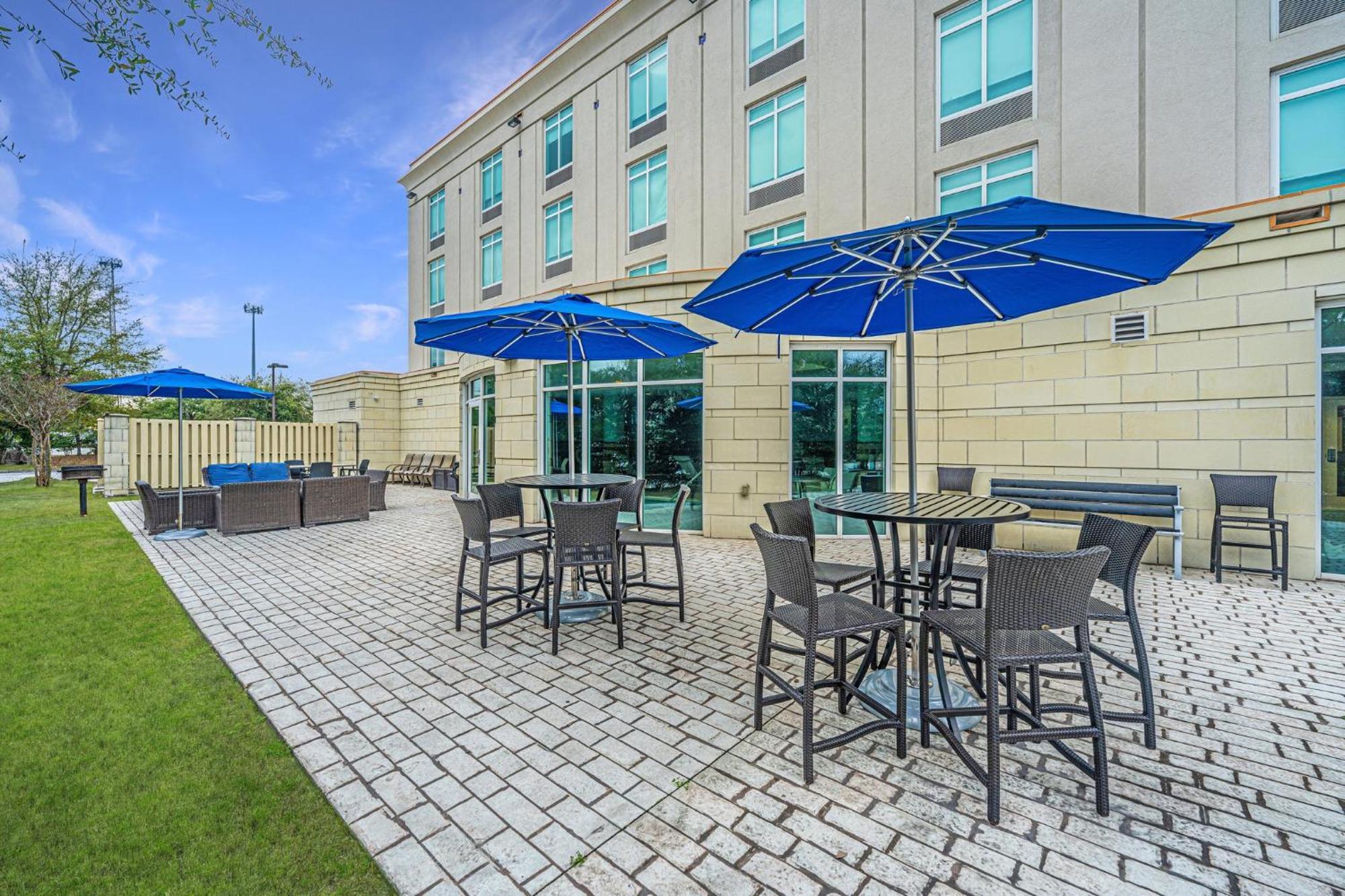 Holiday Inn Express & Suites Charleston Arpt-Conv Ctr Area By Ihg North Charleston Exterior photo
