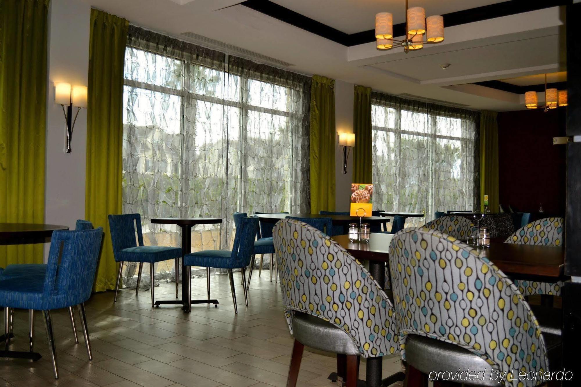 Holiday Inn Express & Suites Charleston Arpt-Conv Ctr Area By Ihg North Charleston Exterior photo
